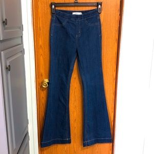 Cello pull on flare jeans/jeggings. Size M. NWOT. Darker wash.